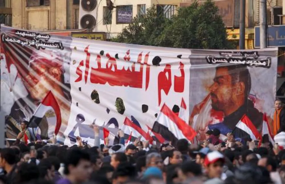 Demonstranti na káhirském náměstí Tahrír