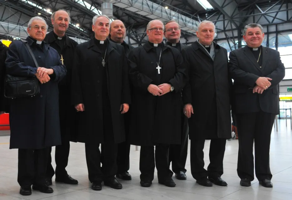 Církevní hodnostáři míří do Vatikánu