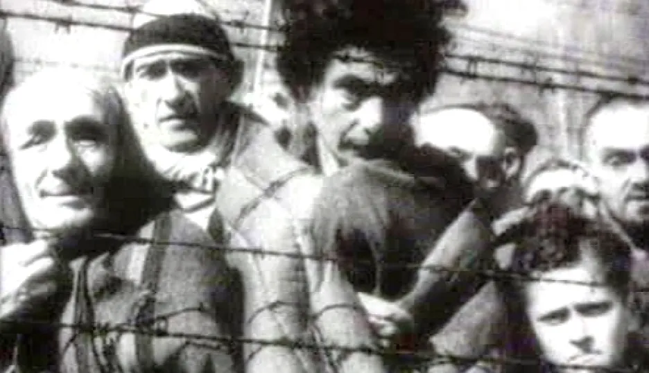 Vězni v koncentračním táboře