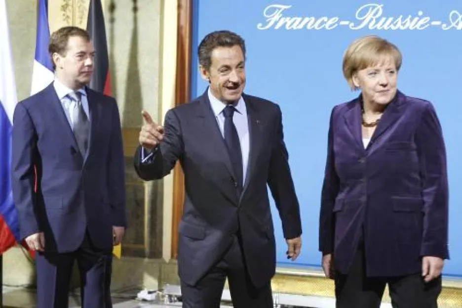 Dmitrij Medvěděv, Nicolas Sarkozy a Angela Merkelová