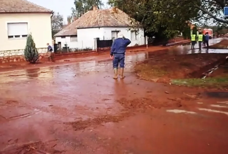 Kal z nádrže zaplavil dvě maďarské obce
