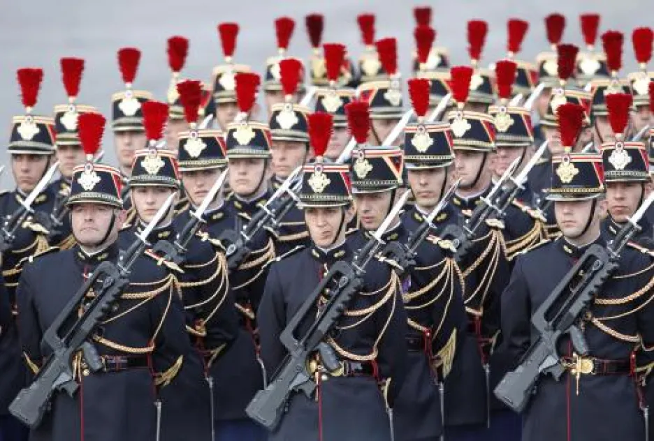 Vojenská přehlídka na Champs Elysées
