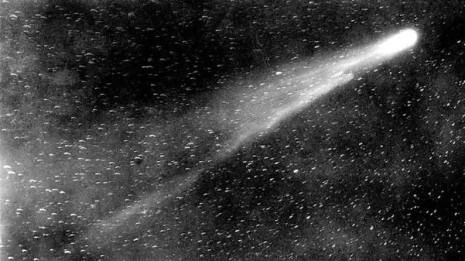 Halleyova kometa- první fotografie v roce 1910