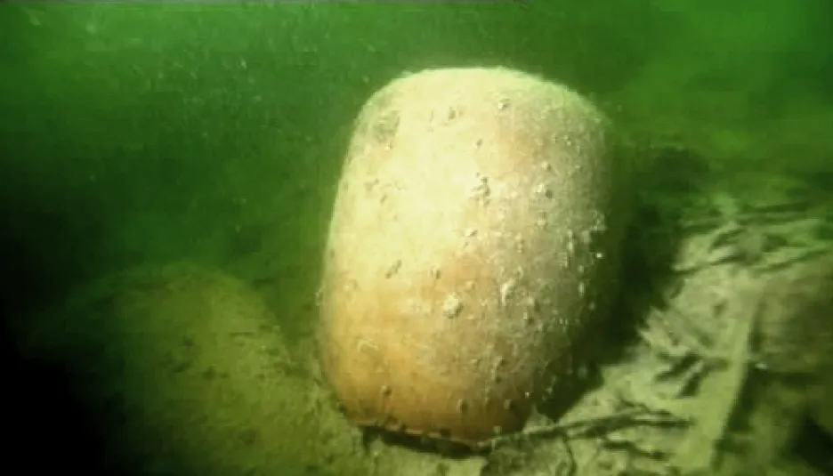 Urna na dně Curyšského jezera