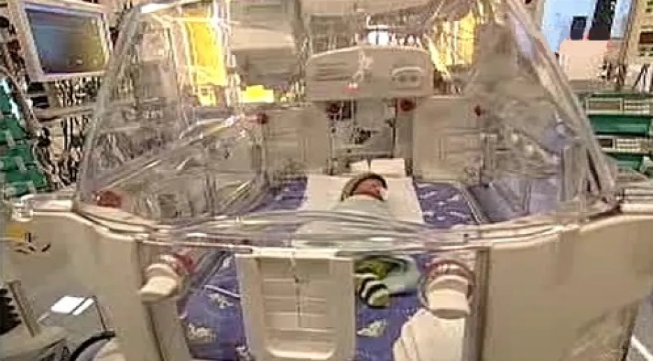 Dítě v inkubátoru