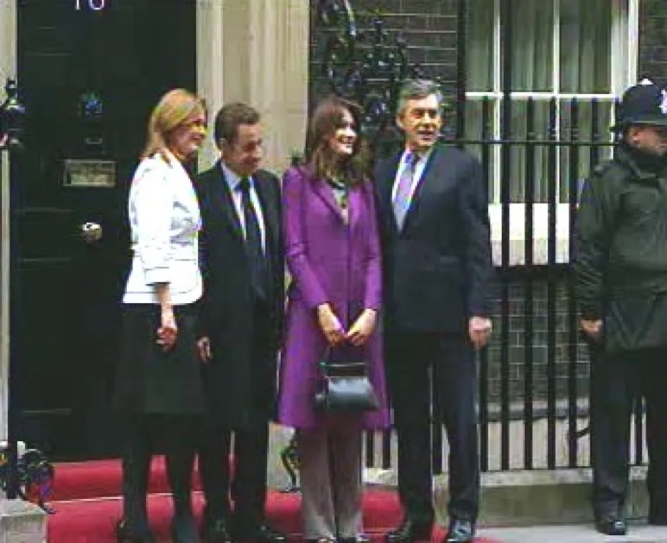 Sarkozy a Brown s manželkami
