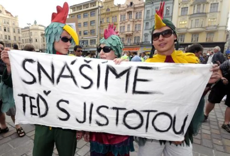 Odpůrci ČSSD protestují na mítinku v Plzni