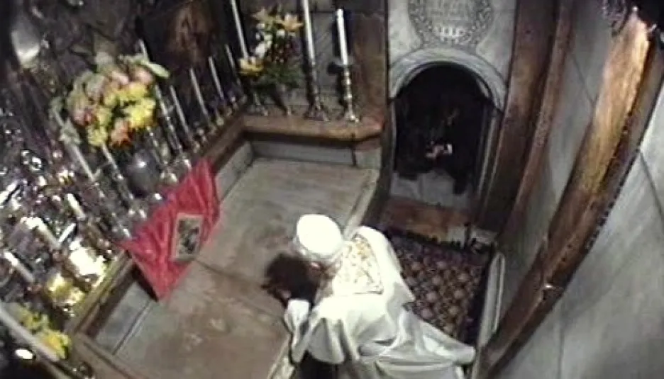 Benedikt XVI. v chrámu Božího hrobu
