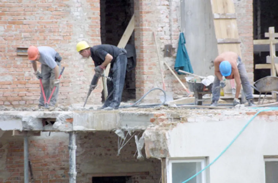 Dělníci na stavbě