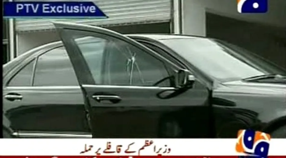 Vůz pákistánského premiéra po pokusu o atentát