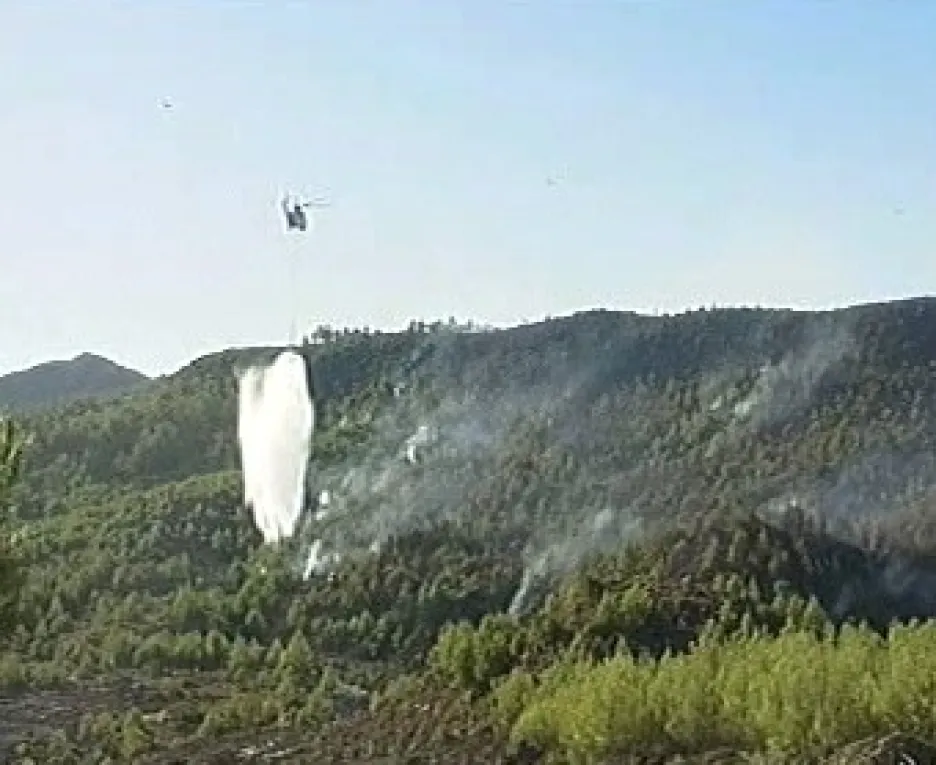 Helikoptéra hasí požár