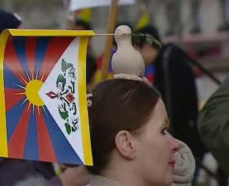 Holubice míru s tibetskou vlajkou