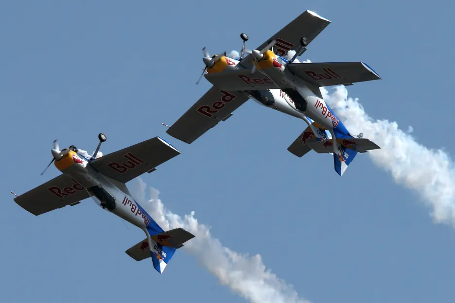 Představení českých akrobatů na Aero India