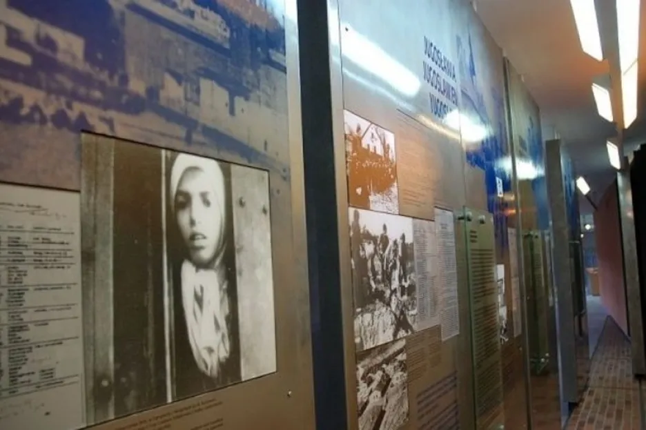 Expozice nacistické genocidy Sintů a Romů v Osvětimi