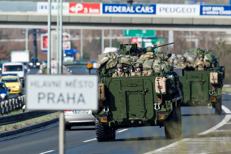 Americký vojenský konvoj přijel do Prahy