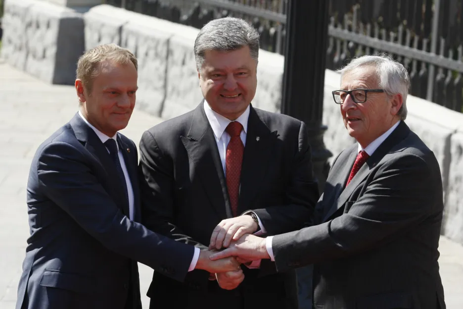 Tusk, Porošenko a Juncker na summitu EU-Ukrajina