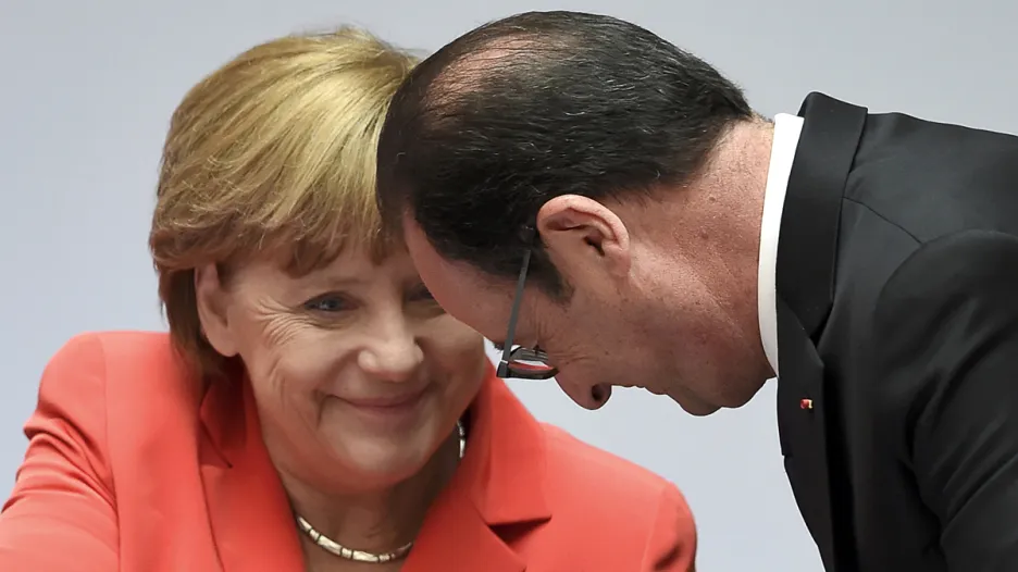 Angela Merkelová a Francois Hollande na berlínské konferenci o klimatu