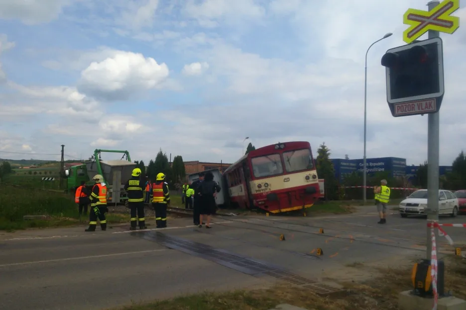 Nehoda na železničním přejezdu u Velkých Pavlovic na Břeclavsku