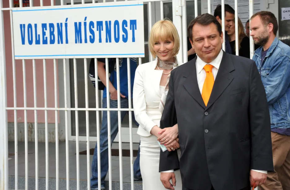 Bývalý premiér Jiří Paroubek s novou manželkou Petrou Kováčovou