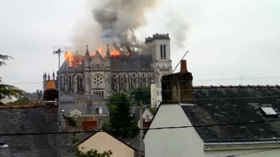 Požár baziliky v Nantes