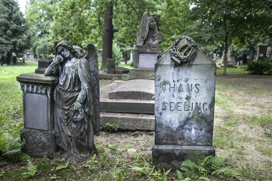 Zmrtvýchvstání hrobů na Olšanech