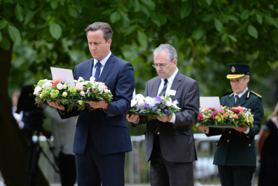 Británie vzpomíná na oběti teroristických útoků z července 2005