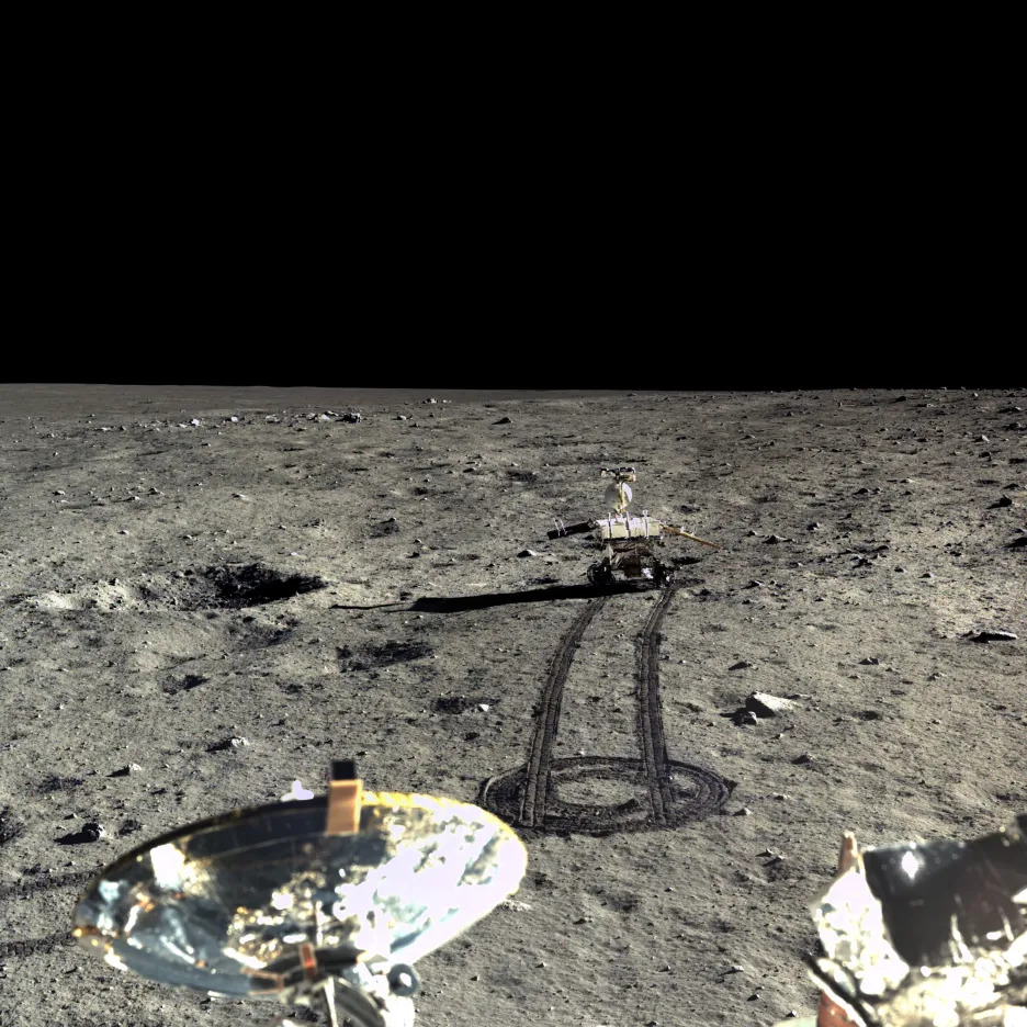 Nejnovější snímky z Měsíce od Nefritového králíka uveřejnila Čínská národní vesmírná agentura