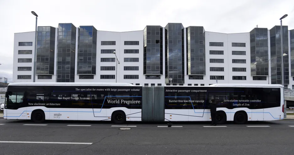 Dopravní podnik testuje 21metrový kloubový autobus 