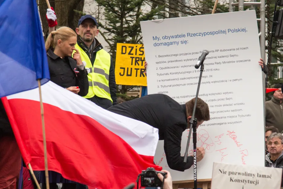 Protivládní demonstrace v Polsku 