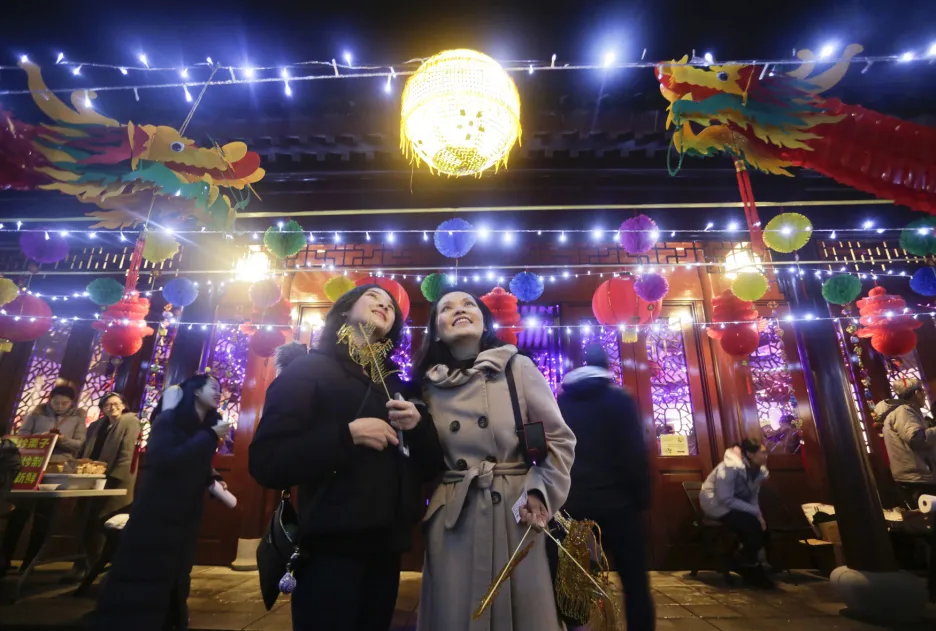 Čína slaví nový rok kohouta