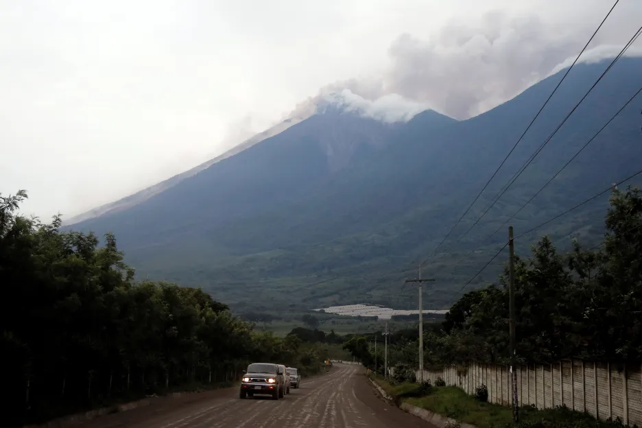 Největší výbuch sopky Volcán de Fuego v Guatemale od roku 1974