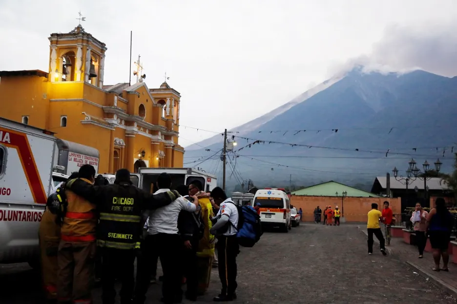 Největší výbuch sopky Volcán de Fuego v Guatemale od roku 1974
