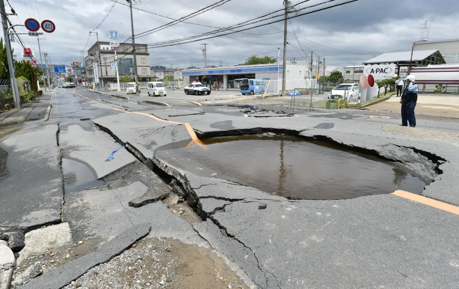 Zemětřesení v Japonsku ve městě Ósaka