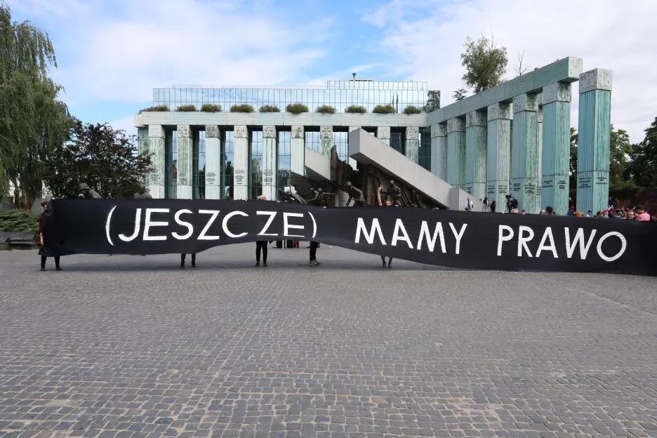 Protest před budovou polského nejvyššího soudu