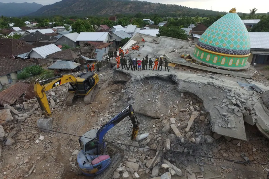 Následky zemětřesení na ostrově Lombok