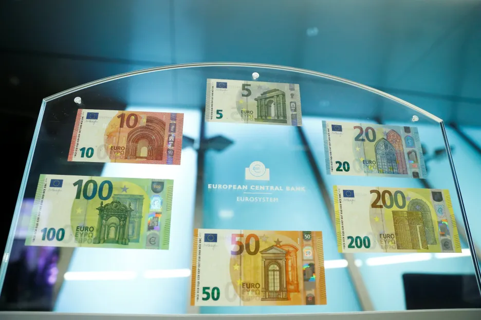 Nové bankovky v hodnotě 100 a 200 euro