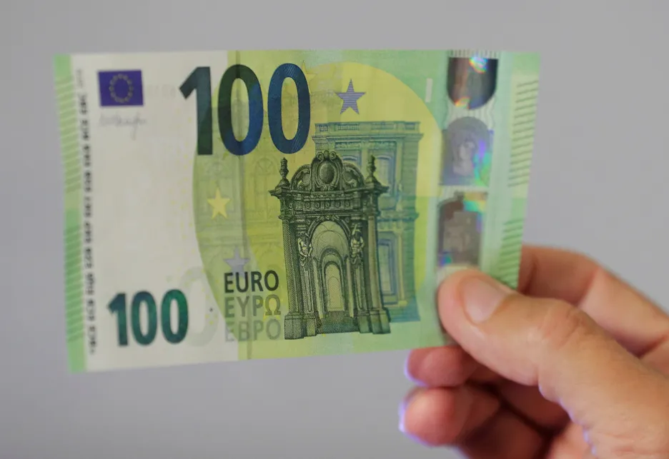 Nové bankovky v hodnotě 100 a 200 euro