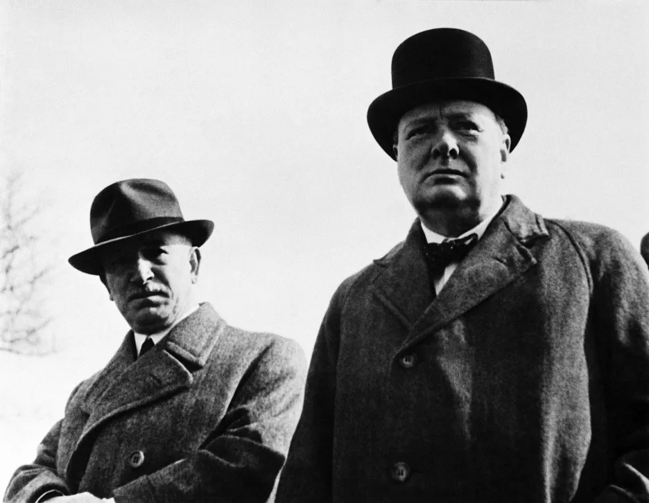 Edvard Beneš a Winston Churchill na fotografii z dubna 1944