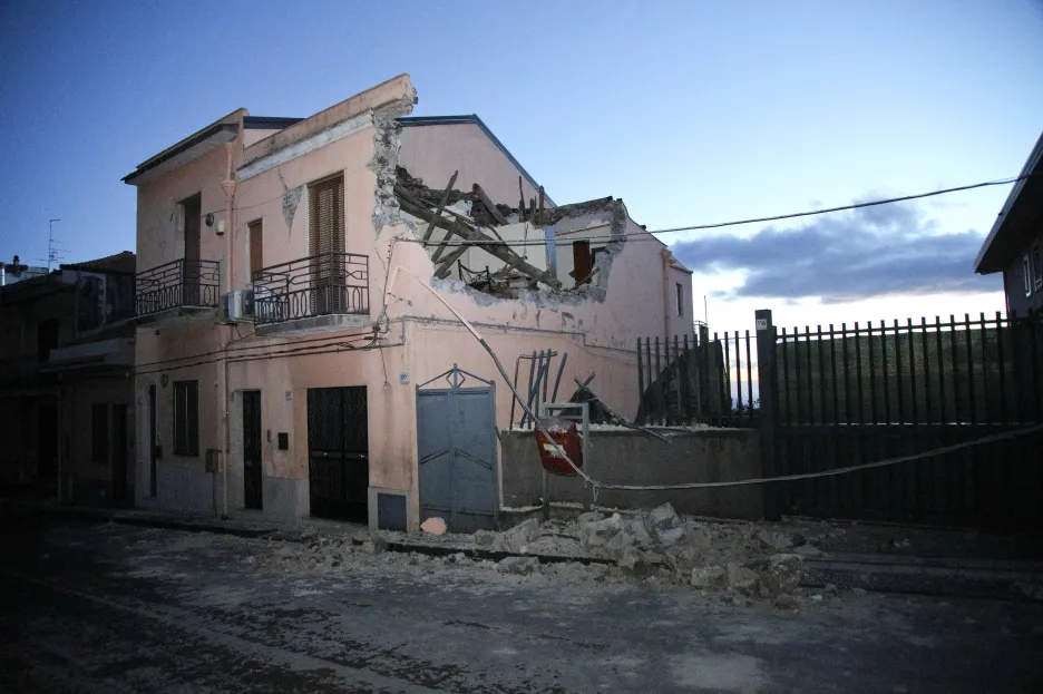 Zemětřesení ničilo domy na úpatí Etny