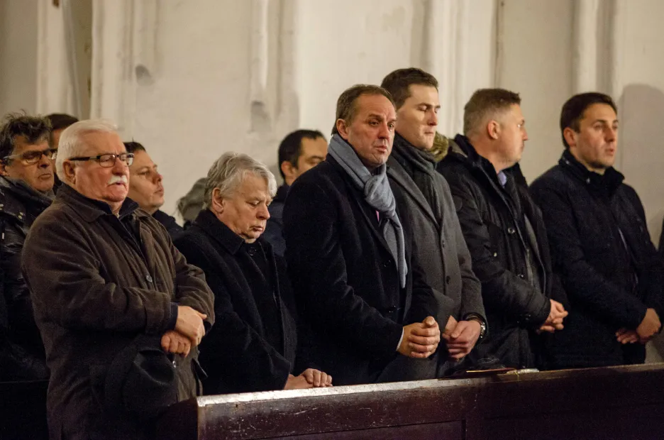Lidé v Gdaňsku demonstrují po vraždě primátora