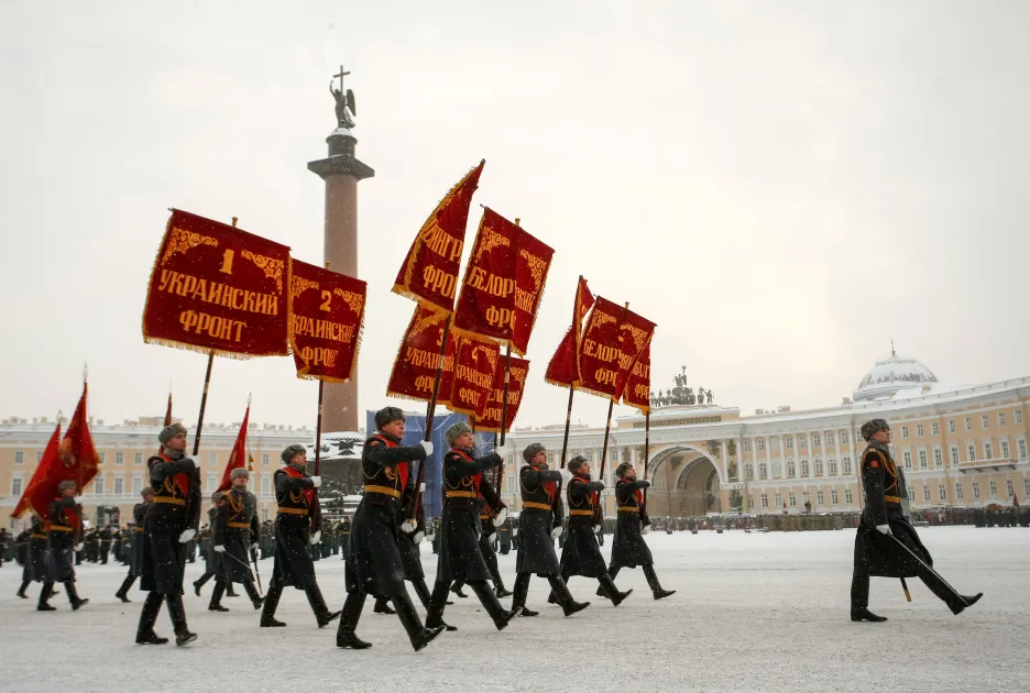 Vojenská přehlídka k 75. výročí konce blokády Leningradu