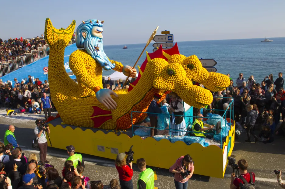 Karnevaly v Nice a Benátkách