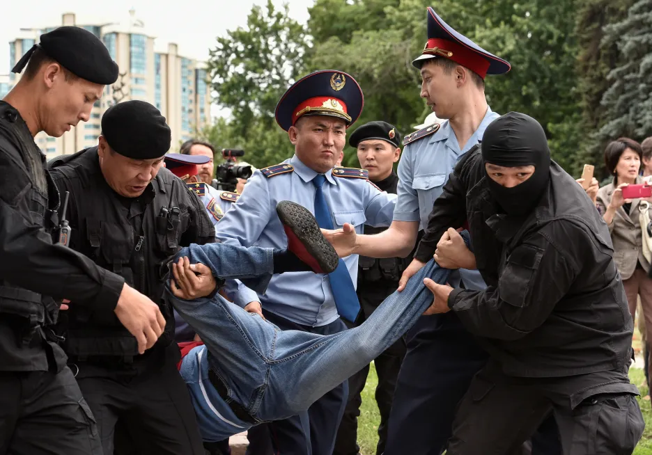 Demonstrace proti neférovosti voleb v Kazachstánu