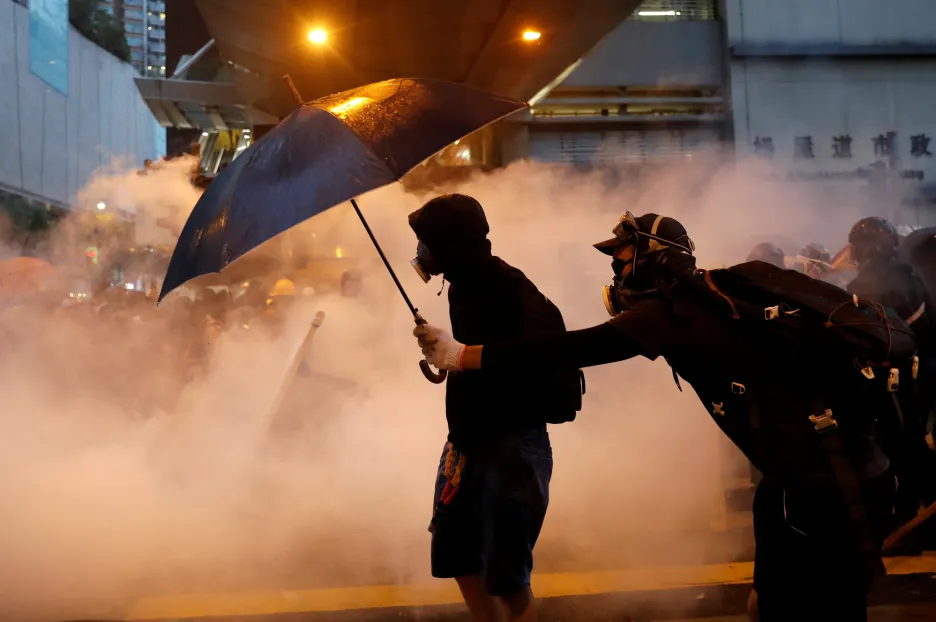 Protest v Hongkongu se opět změnil v potyčky s policií