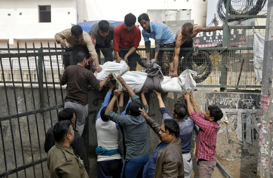 Indická mtropole Dillí zažívá krvavé střety. Důvodem je změna zákonu o občanství