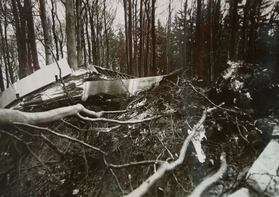 Fotografie z vyšetřovacího spisu letecké nehody u Kostelan 