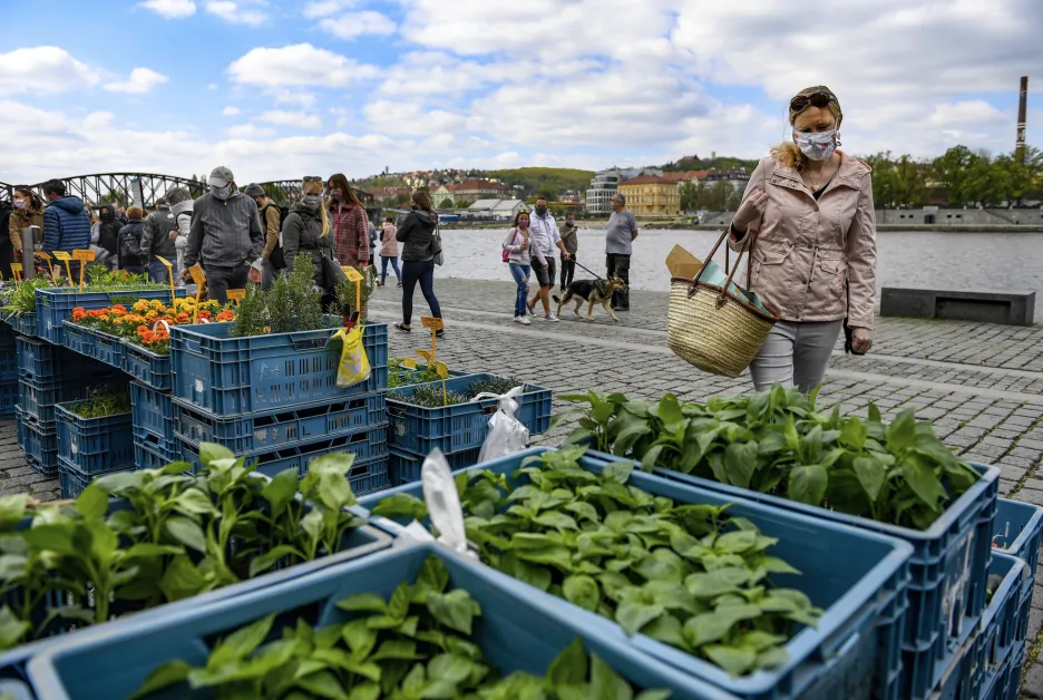 Na pražské náplavce začaly 25. dubna farmářské trhy