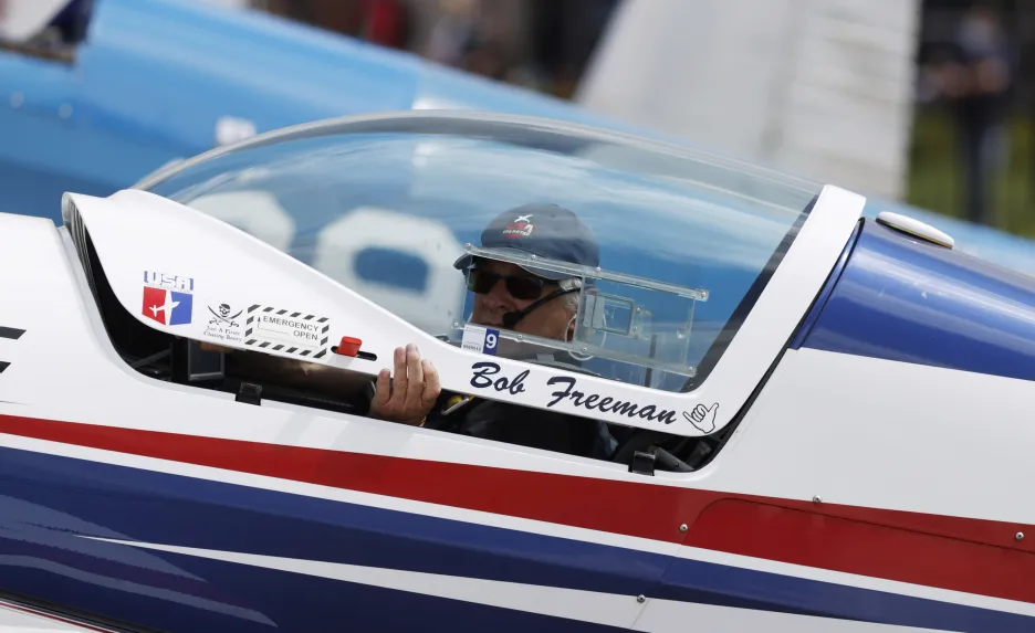 Piloti z Colorada věnují prostředky z letecké exhibice na podporu státu Colorado v souvislosti s bojem proti nemoci Covid-19
