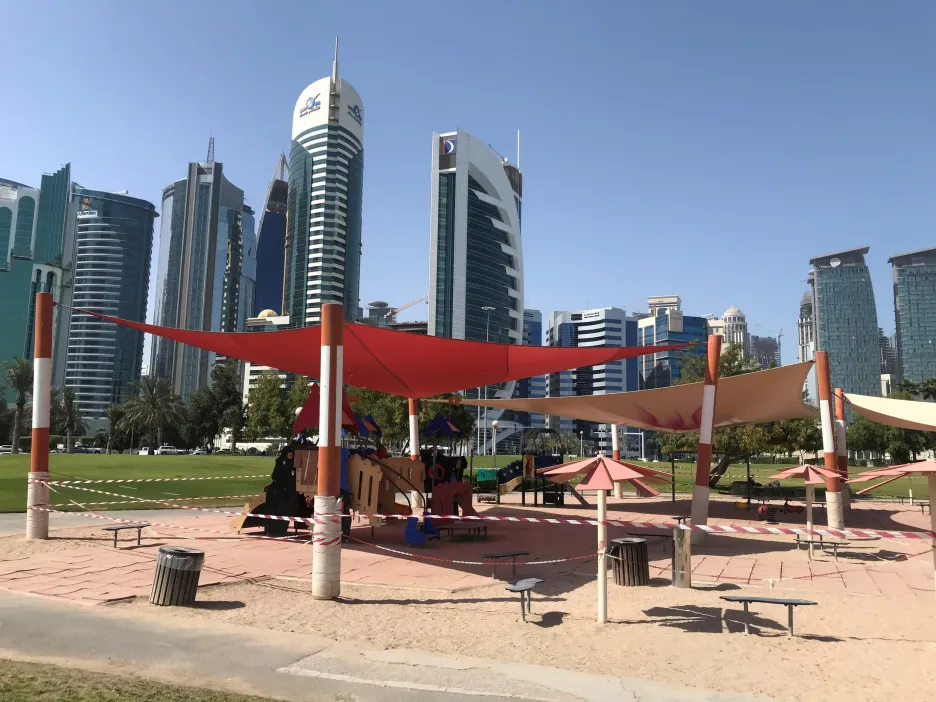Zavřené dětské hřiště v katarském Dauhá