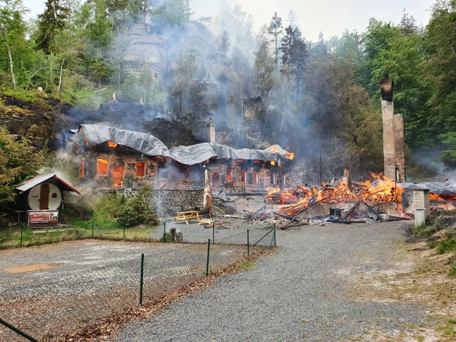 Požár chat Na Tokáni